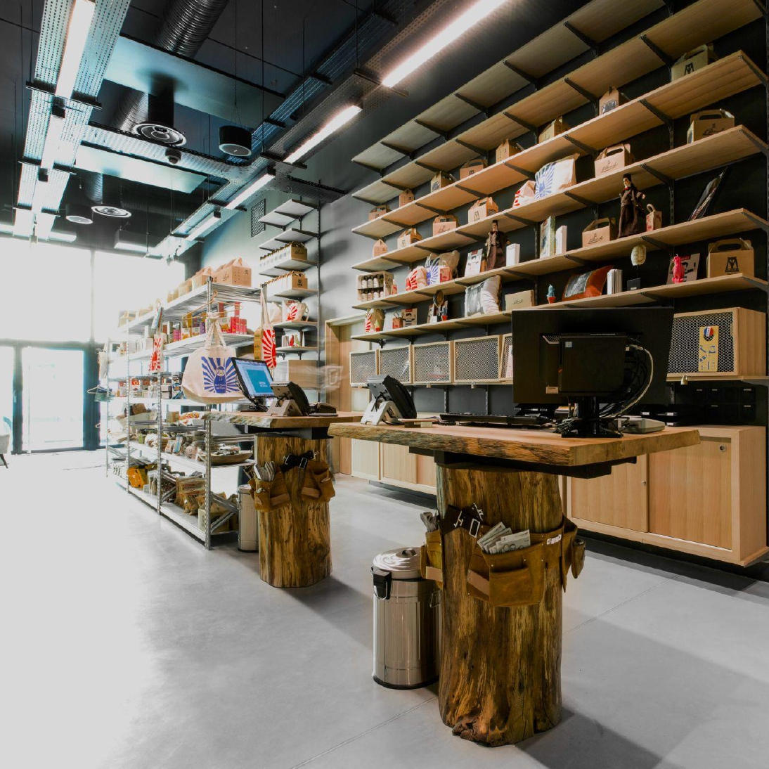 MOB HOTEL Lyon - La réception est une épicerie