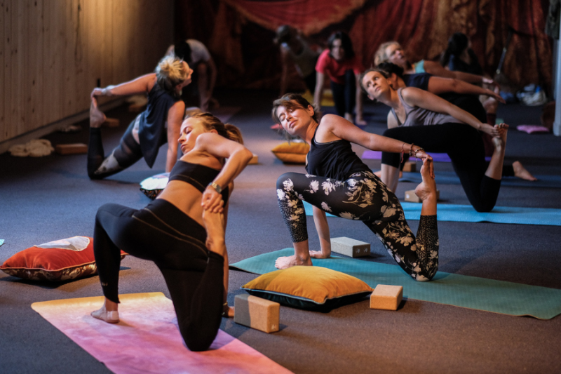YOGA & PILATES DE NOËL YOGA & PILATES DE NOËL
