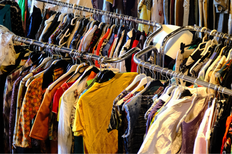 Vintage clothing market Vintage clothing market